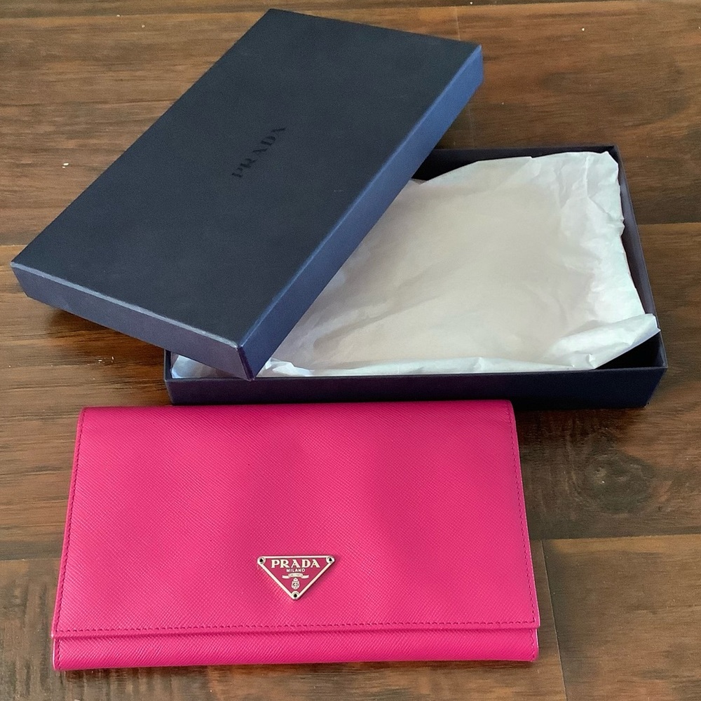 NICE PRADA SAFIANO LEATHER WALLET 🌷🌷🌷